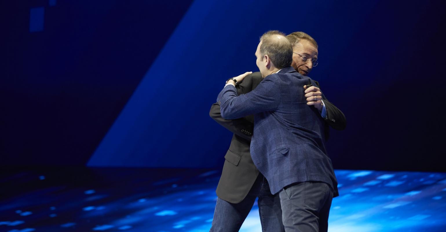 VMware CEO Pat Gelsinger and AWS CEO Andy Jassy hug on stage at VMworld 2018 in Las Vegas