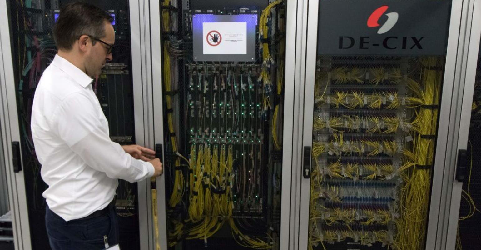 Thomas King, now CTO at the German internet exchange operator DE-CIX (Deutscher Commercial Internet Exchange), opens a server cabinet at a data center in Frankfurt.